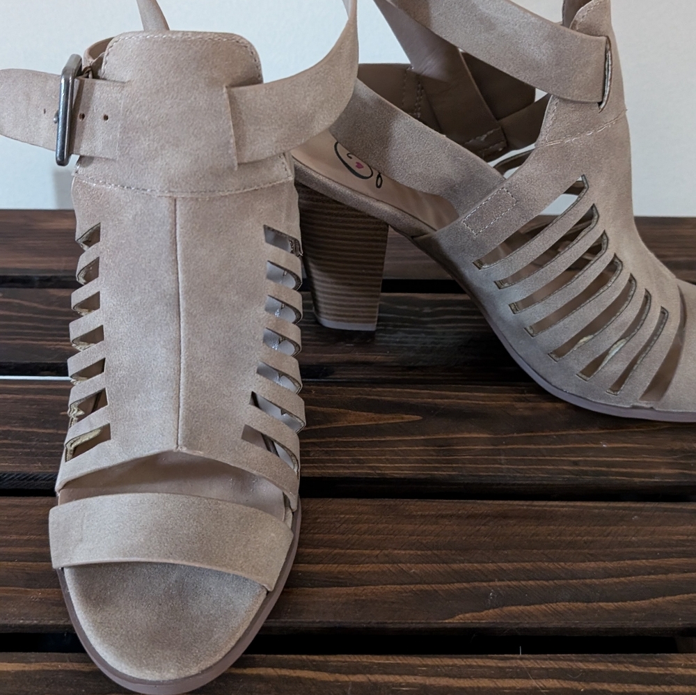 NWOT Adorable Heel